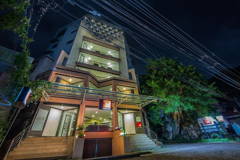 Готель Treebo Trend Time Square Marine Drive Kochi Екстер'єр фото