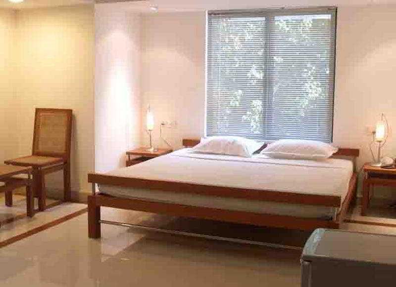 Готель Treebo Trend Time Square Marine Drive Kochi Номер фото